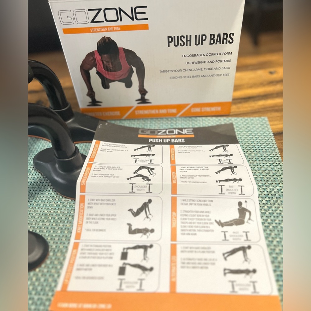 GOZONE Push Up Bars - EUC - Tried Once - Too hard for me to do 😩 - Picture 11 of 15